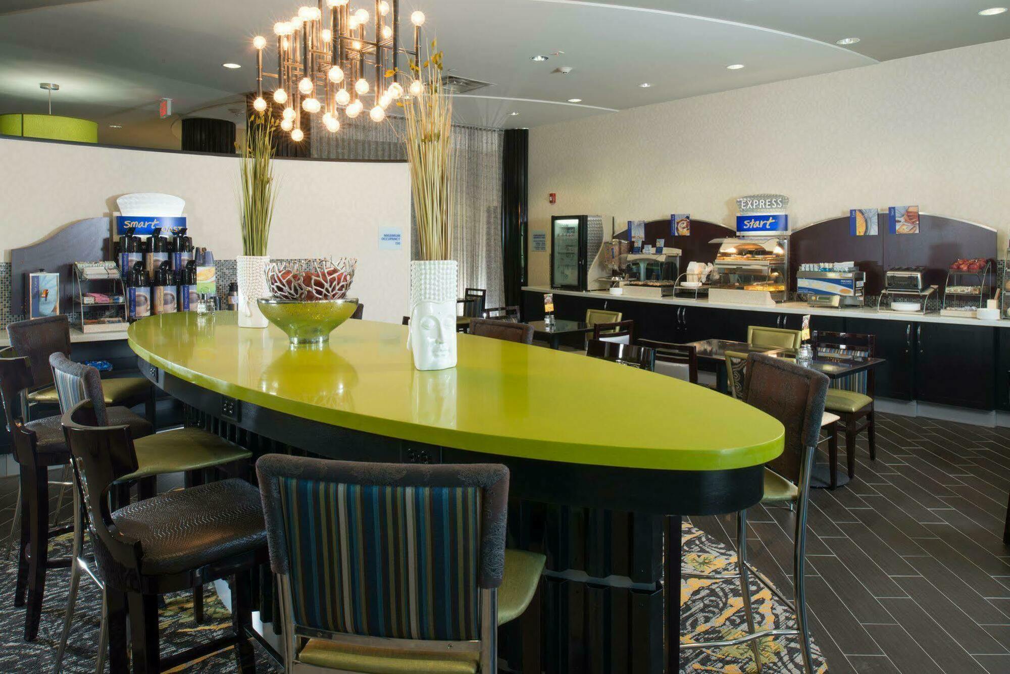 Holiday Inn Express Hotel & Suites North Kansas City By Ihg מראה חיצוני תמונה